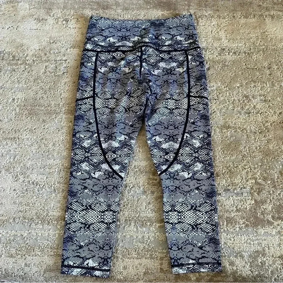 Zyia Active Light n Tight Cobra Metallic Thigh Pocket Black White Leggings: 6-8 - Picture 7 of 11